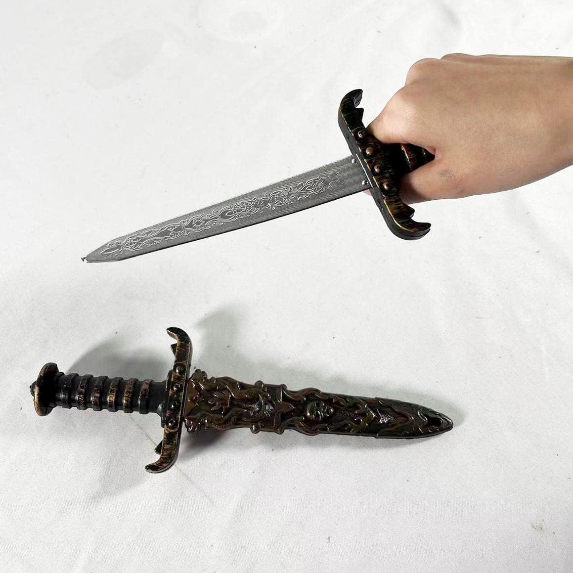 TAOUAJIANG 2-Piece Plastic Pirate Daggers
